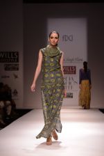 Model walks for Chandrani, Mrinalini, Dhruv-Pallavi Show at Wills Fashion Week 2013 Day 5 on 17th March  (30).JPG